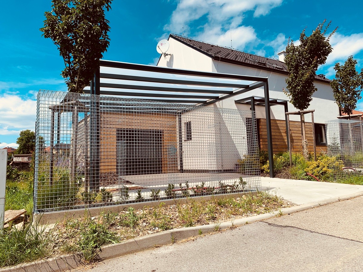 Hliníková parkovací stání